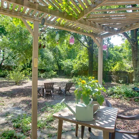 Quiet Retreat With Fire Pit About 4 Miles To Pensacola! Villa